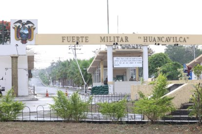 El suceso ocurrió en el interior de las instalaciones. Hasta las 10:00 no había un pronunciamiento de las Fuerzas Armadas