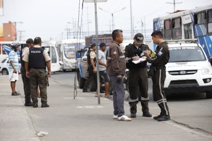 En uno de los casos, dos hombres fueron baleados en la isla Trinitaria. Quedaron heridos.