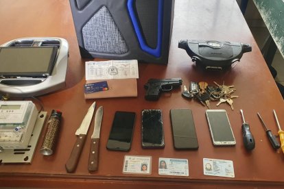 El juguete fue encontrado entre muchas otras evidencias.