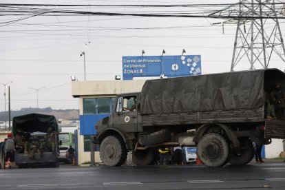 En redes sociales circulan mensajes que dan por cierta la evasión del líder de la banda Los Choneros. El Gobierno mantiene el silencio sobre el tema