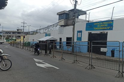 Situación. Los funcionarios que laboran en la cárcel fueron evacuados.