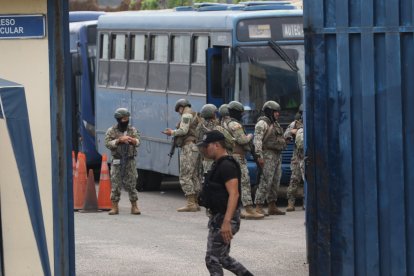 Policias y militares desplegaron un operativo para localizar a José Macías, alías Fito.