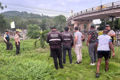 Delincuentes habrían lanzando un taco de dinamita contra una estación de Policía.