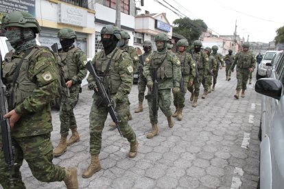 Militares han salido a resguardar las cárceles.