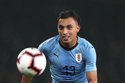 Mathías Suárez puede destacar como lateral por las dos bandas.