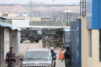 Las cárceles se empiezan a militarizar tras decreto de estado de excepción.