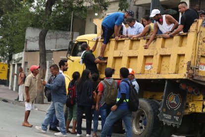 Los ciudadanos se valieron de cualquier medio de transporte para llegar a sus domicilios.