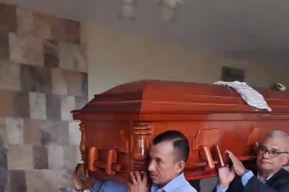 El sepelio se realizó después de una misa cristiana en el Parque de La Paz de Machala.