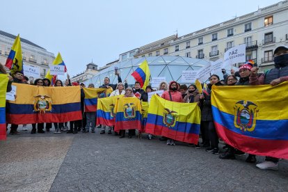 Decenas de compatriotas de varias comunidades de Madrid se dieron cita para pedir que vuelva la paz a Ecuador.