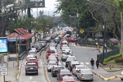 La avenida Carlos Julio Arosemena fue una de las tantas congestionadas el 9 de enero.