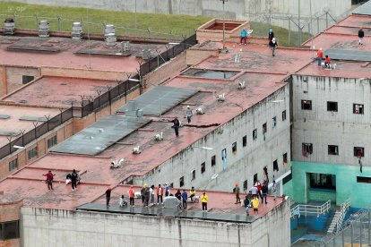 En el CPL Azuay no. 1, conocido  como cárcel de Turi, también se reportan retenidos.