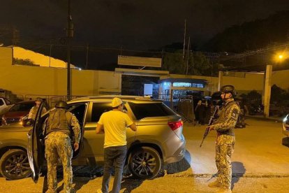 Exteriores de la cárcel de varones de Esmeraldas.