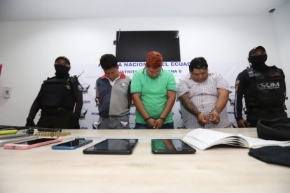 La Policía presentó a los detenidos y las evidencias