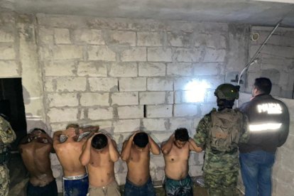 Los hombres fueron puestos a ordenes de la autoridad competente para que determine su situación jurídica.