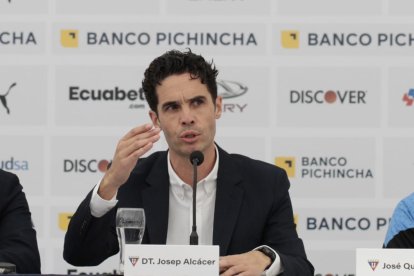 Alcacer reemplaza a Luis Zubeldía, quien dejó el club albo.