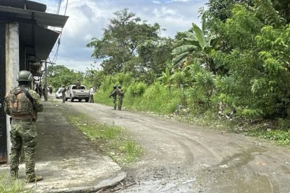 Militares están en las calles de Esmeraldas.