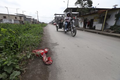 Este pedazo de tela introdujeron en la boca de la joven asesinada.