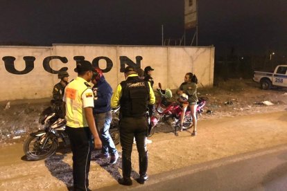 Solo una persona por moto podrá movilizarse.