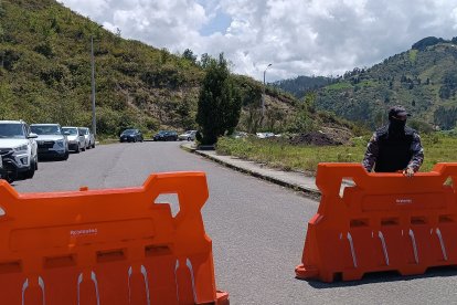 Entre policías y militares aseguraron el control de la cárcel de Turi.