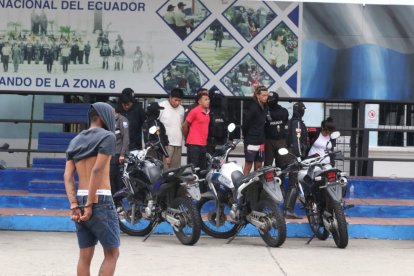 Tres motos fueron decomisadas en la detención de los sujetos.