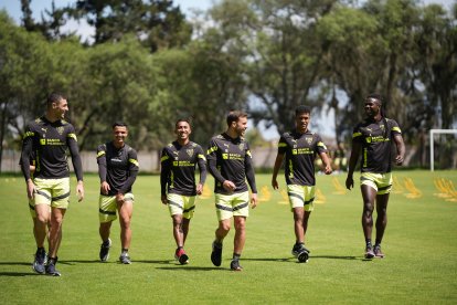 Los jugadores de Liga de Quito se mostraron alegres al retomar los entrenamientos y conocer al nuevo entrenador.