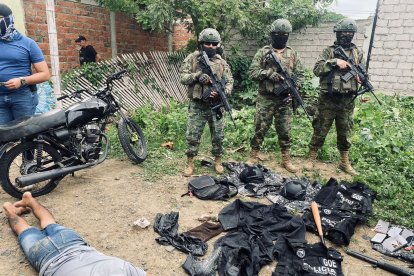 Los sospechosos poseían en su poder uniformes de Policía.