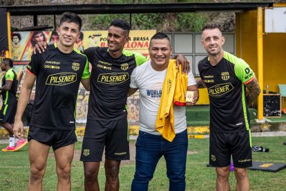 Daniel Medina Hidalgo junto a Luca Sosa, Fidel Martínez y Damián Lanza