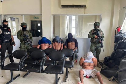 Se les encontró varias artefactos y armas de fuego.