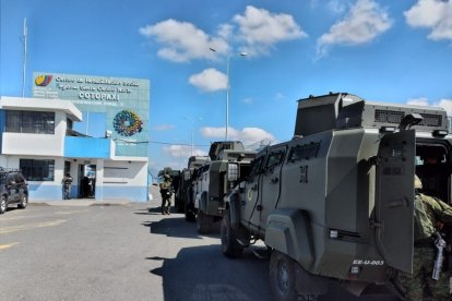 Miliares tomaron el control de la cárcel de Cotopaxi.