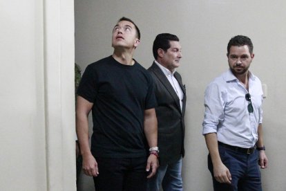 El presidente de Ecuador, Daniel Noboa, en su visita las instalaciones del canal TC Televisión, que el martes pasado fue asaltado por un comando fuertemente armado.