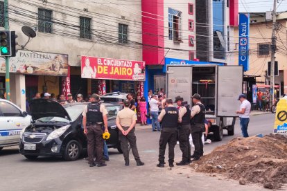 Una mujer fue baleada en Manta.