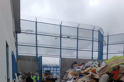 La basura acumulada en la cárcel de Cotopaxi.