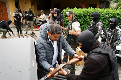 Los agentes policiales encontraron el armamento en un lugar que era utilizado como bodega.