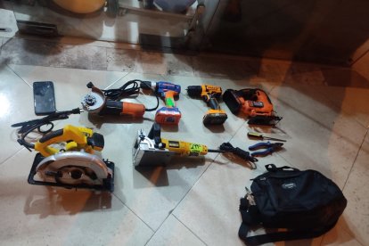 En poder del presunto ladrón fueron encontrados estos objetos.
