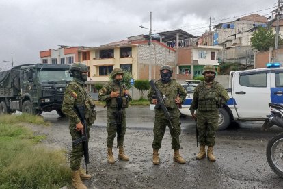 Fuerzas del orden decomisaron licor artesanal en Loja.