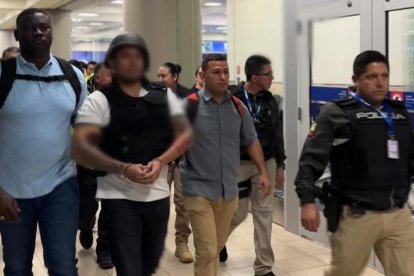 Daniel Salcedo fue visto con chaleco antibalas y casco.