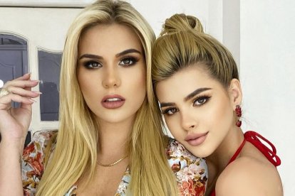 Juntas y abrazaditas, así aparecieron carolina Jaume y Arianna Mejía.