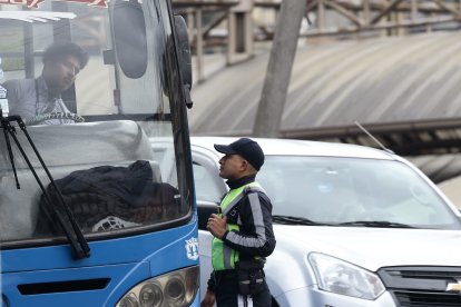 Autoridades plantean colocar bodycams a los agentes para conocer cómo toman sus procedimientos.