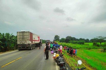 En la vía Panamericana, en la parroquia San Juan del cantón Puebloviejo, sorprendieron y asesinaron a un hombre.