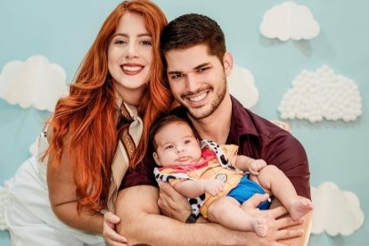 Antonella Moscoso y Renier Izquierdo con su hijo Renier Antonio.
