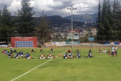 Los jugadores siguen entrenando pero en el limbo. Están impagos y a la espera de lo que resuelvan.