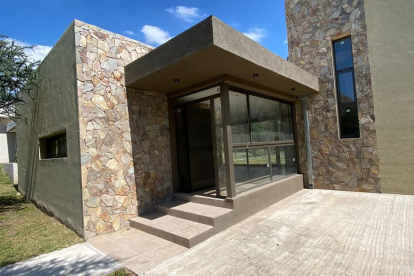 Según el medio argentino el Doce TV, esta asa fue el alojamiento de la familia de Fito.