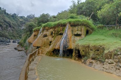 Existen 33 rostros formados en rocas, en medio de la montaña en el sector de Chacauco, Pelileo.