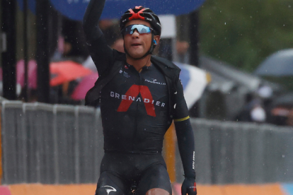 El nacido en Sucumbíos de 26 años corre con el IneosGrenadiers y ya es el mejor ciclista latinoamericano de la prueba.