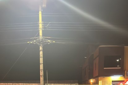 El vehículo blanco, donde iba la víctima, quedó prácticamente inservible.