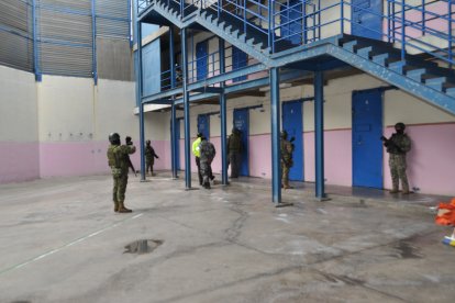 Incursión de militares al centro carcelario.