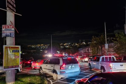 Quito sigue sin energía eléctrica.