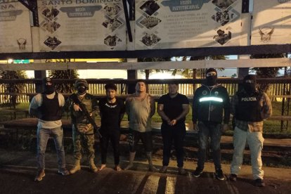 Tres sujetos, presuntos integrantes del grupo terrorista R, fueron atrapados en Santo Domingo.