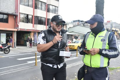 Diario EXTRA lo acompañó para evidenciar cómo realiza sus videos.