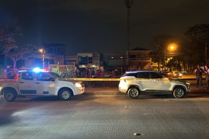 El extranjero y su esposa iban en este vehículo blanco.